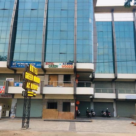 Collection O Hotel Green Park Anand Exterior photo