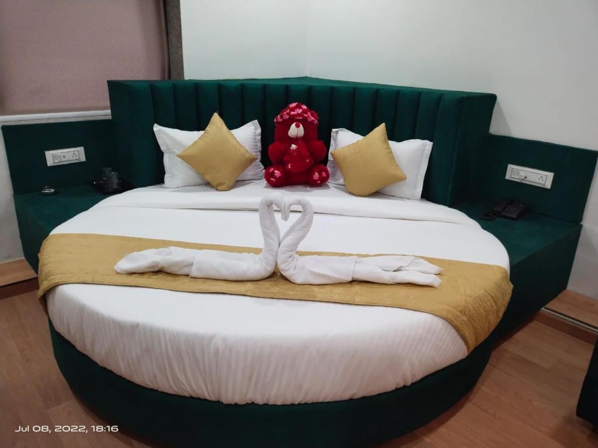 Collection O Hotel Green Park Anand Exterior photo